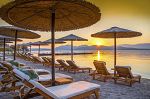 По-скъп плаж в Гърция: Плащаме повече за фрапе, чадърите и шезлонгите се таксуват отделно